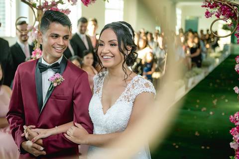 dia da noiva, mariana assis lounge, abrescas, buque rosa, natus barber shop, madrinahs de rosa, noide terno vinho, casamento de noite, dia do noivo, make de noiva, penteado de noiva'