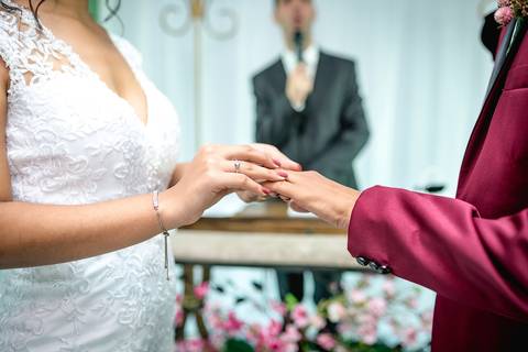 dia da noiva, mariana assis lounge, abrescas, buque rosa, natus barber shop, madrinahs de rosa, noide terno vinho, casamento de noite, dia do noivo, make de noiva, penteado de noiva'