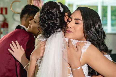 dia da noiva, mariana assis lounge, abrescas, buque rosa, natus barber shop, madrinahs de rosa, noide terno vinho, casamento de noite, dia do noivo, make de noiva, penteado de noiva'