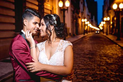 dia da noiva, mariana assis lounge, abrescas, buque rosa, natus barber shop, madrinahs de rosa, noide terno vinho, casamento de noite, dia do noivo, make de noiva, penteado de noiva'