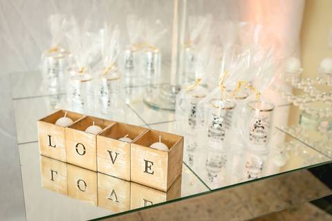 dia da noiva, mariana assis lounge, abrescas, buque rosa, natus barber shop, madrinahs de rosa, noide terno vinho, casamento de noite, dia do noivo, make de noiva, penteado de noiva'