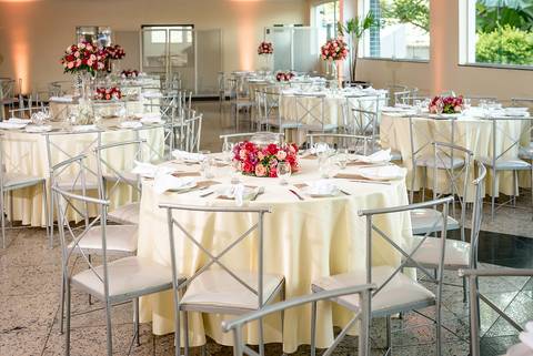 dia da noiva, mariana assis lounge, abrescas, buque rosa, natus barber shop, madrinahs de rosa, noide terno vinho, casamento de noite, dia do noivo, make de noiva, penteado de noiva'