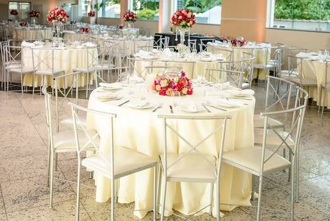 dia da noiva, mariana assis lounge, abrescas, buque rosa, natus barber shop, madrinahs de rosa, noide terno vinho, casamento de noite, dia do noivo, make de noiva, penteado de noiva'