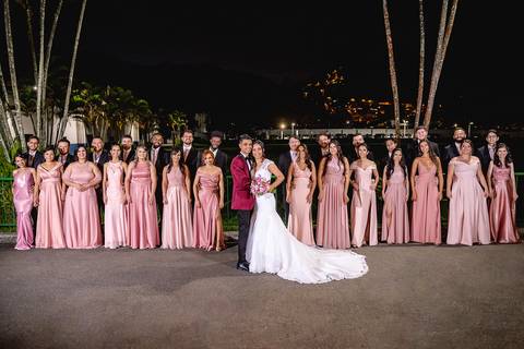 dia da noiva, mariana assis lounge, abrescas, buque rosa, natus barber shop, madrinahs de rosa, noide terno vinho, casamento de noite, dia do noivo, make de noiva, penteado de noiva'