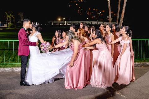 dia da noiva, mariana assis lounge, abrescas, buque rosa, natus barber shop, madrinahs de rosa, noide terno vinho, casamento de noite, dia do noivo, make de noiva, penteado de noiva'