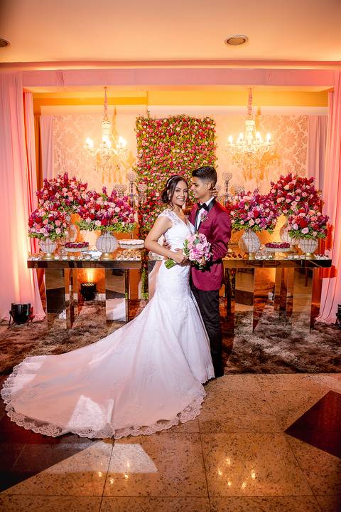 dia da noiva, mariana assis lounge, abrescas, buque rosa, natus barber shop, madrinahs de rosa, noide terno vinho, casamento de noite, dia do noivo, make de noiva, penteado de noiva'