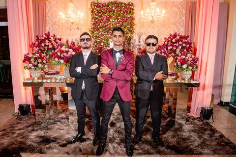 dia da noiva, mariana assis lounge, abrescas, buque rosa, natus barber shop, madrinahs de rosa, noide terno vinho, casamento de noite, dia do noivo, make de noiva, penteado de noiva'