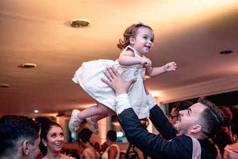 dia da noiva, mariana assis lounge, abrescas, buque rosa, natus barber shop, madrinahs de rosa, noide terno vinho, casamento de noite, dia do noivo, make de noiva, penteado de noiva'