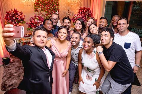 dia da noiva, mariana assis lounge, abrescas, buque rosa, natus barber shop, madrinahs de rosa, noide terno vinho, casamento de noite, dia do noivo, make de noiva, penteado de noiva'