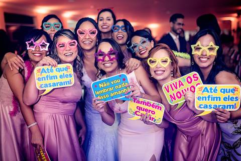 dia da noiva, mariana assis lounge, abrescas, buque rosa, natus barber shop, madrinahs de rosa, noide terno vinho, casamento de noite, dia do noivo, make de noiva, penteado de noiva'