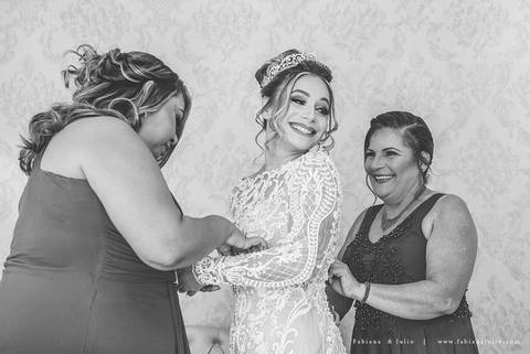 jardim das orquideas, praia grande, mariana assis, louge, noiva, penteado de noiva, vestido de noiva, terno de noivo, cinza, madrinha de rosê, madrinhas de rosa, eh viva assessoria, fabiana e julio fotografia, fotografia de casamento, casal de fotogrado'