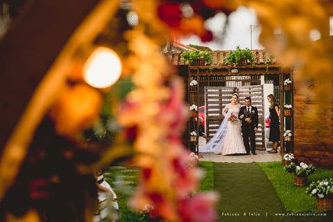jardim das orquideas, praia grande, mariana assis, louge, noiva, penteado de noiva, vestido de noiva, terno de noivo, cinza, madrinha de rosê, madrinhas de rosa, eh viva assessoria, fabiana e julio fotografia, fotografia de casamento, casal de fotogrado'