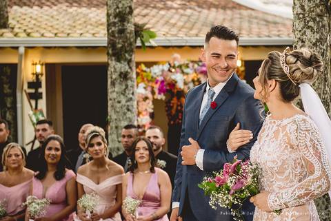 jardim das orquideas, praia grande, mariana assis, louge, noiva, penteado de noiva, vestido de noiva, terno de noivo, cinza, madrinha de rosê, madrinhas de rosa, eh viva assessoria, fabiana e julio fotografia, fotografia de casamento, casal de fotogrado'