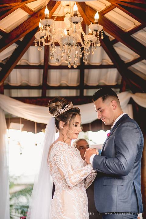 jardim das orquideas, praia grande, mariana assis, louge, noiva, penteado de noiva, vestido de noiva, terno de noivo, cinza, madrinha de rosê, madrinhas de rosa, eh viva assessoria, fabiana e julio fotografia, fotografia de casamento, casal de fotogrado'