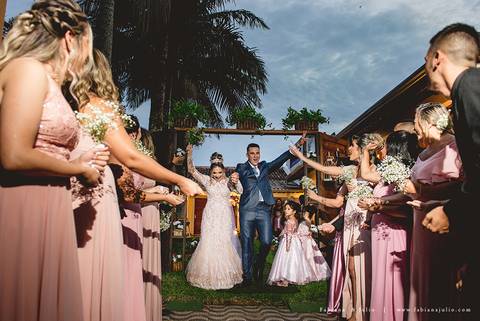 jardim das orquideas, praia grande, mariana assis, louge, noiva, penteado de noiva, vestido de noiva, terno de noivo, cinza, madrinha de rosê, madrinhas de rosa, eh viva assessoria, fabiana e julio fotografia, fotografia de casamento, casal de fotogrado'