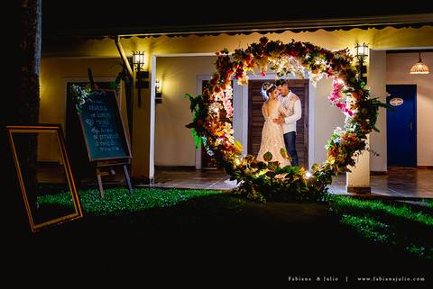 jardim das orquideas, praia grande, mariana assis, louge, noiva, penteado de noiva, vestido de noiva, terno de noivo, cinza, madrinha de rosê, madrinhas de rosa, eh viva assessoria, fabiana e julio fotografia, fotografia de casamento, casal de fotogrado'