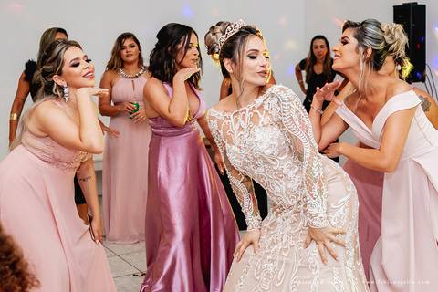 jardim das orquideas, praia grande, mariana assis, louge, noiva, penteado de noiva, vestido de noiva, terno de noivo, cinza, madrinha de rosê, madrinhas de rosa, eh viva assessoria, fabiana e julio fotografia, fotografia de casamento, casal de fotogrado'