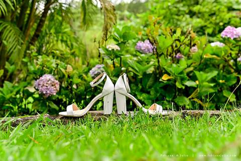 espaço serra do mar, casamento de dia, casamento no campo, mariana assis, maquiadora mariana assis, dia da noiva, vestido wanda brasil, noivo de azul, buque orquideas'