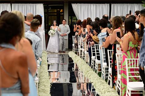 espaço serra do mar, casamento de dia, casamento no campo, mariana assis, maquiadora mariana assis, dia da noiva, vestido wanda brasil, noivo de azul, buque orquideas'