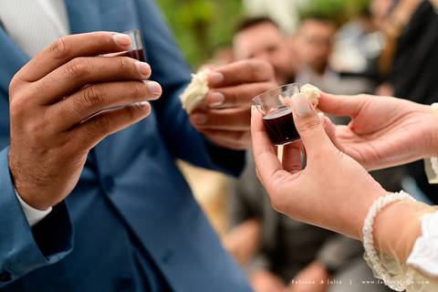 espaço serra do mar, casamento de dia, casamento no campo, mariana assis, maquiadora mariana assis, dia da noiva, vestido wanda brasil, noivo de azul, buque orquideas'