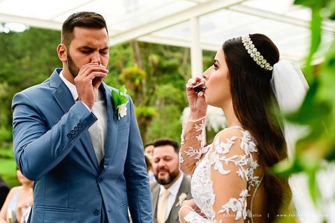 espaço serra do mar, casamento de dia, casamento no campo, mariana assis, maquiadora mariana assis, dia da noiva, vestido wanda brasil, noivo de azul, buque orquideas'