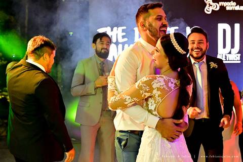 espaço serra do mar, casamento de dia, casamento no campo, mariana assis, maquiadora mariana assis, dia da noiva, vestido wanda brasil, noivo de azul, buque orquideas'