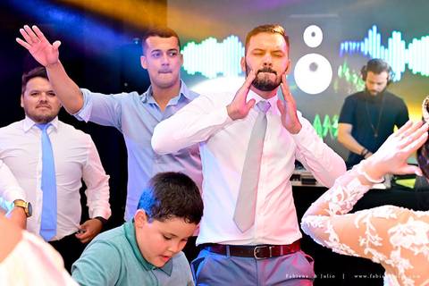 espaço serra do mar, casamento de dia, casamento no campo, mariana assis, maquiadora mariana assis, dia da noiva, vestido wanda brasil, noivo de azul, buque orquideas'