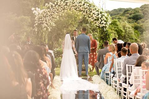 espaço serra do mar, casamento de dia, casamento no campo, mariana assis, maquiadora mariana assis, dia da noiva, vestido wanda brasil, noivo de azul, buque orquideas'