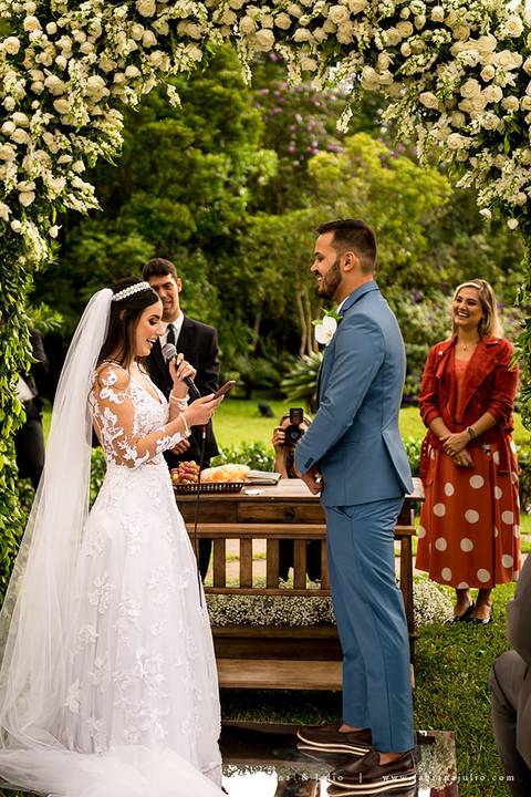 espaço serra do mar, casamento de dia, casamento no campo, mariana assis, maquiadora mariana assis, dia da noiva, vestido wanda brasil, noivo de azul, buque orquideas'