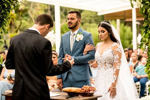 espaço serra do mar, casamento de dia, casamento no campo, mariana assis, maquiadora mariana assis, dia da noiva, vestido wanda brasil, noivo de azul, buque orquideas'
