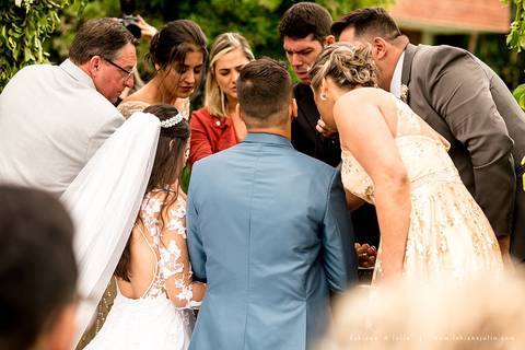 espaço serra do mar, casamento de dia, casamento no campo, mariana assis, maquiadora mariana assis, dia da noiva, vestido wanda brasil, noivo de azul, buque orquideas'