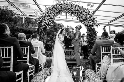 espaço serra do mar, casamento de dia, casamento no campo, mariana assis, maquiadora mariana assis, dia da noiva, vestido wanda brasil, noivo de azul, buque orquideas'