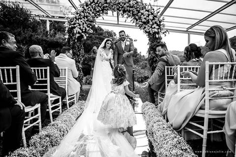 espaço serra do mar, casamento de dia, casamento no campo, mariana assis, maquiadora mariana assis, dia da noiva, vestido wanda brasil, noivo de azul, buque orquideas'