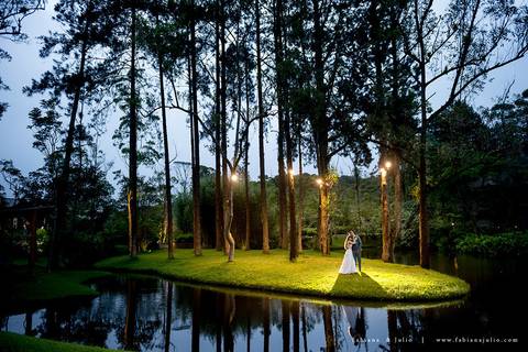 espaço serra do mar, casamento de dia, casamento no campo, mariana assis, maquiadora mariana assis, dia da noiva, vestido wanda brasil, noivo de azul, buque orquideas'