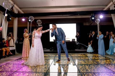 espaço serra do mar, casamento de dia, casamento no campo, mariana assis, maquiadora mariana assis, dia da noiva, vestido wanda brasil, noivo de azul, buque orquideas'