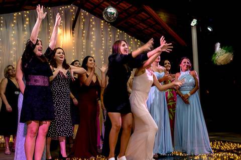 espaço serra do mar, casamento de dia, casamento no campo, mariana assis, maquiadora mariana assis, dia da noiva, vestido wanda brasil, noivo de azul, buque orquideas'