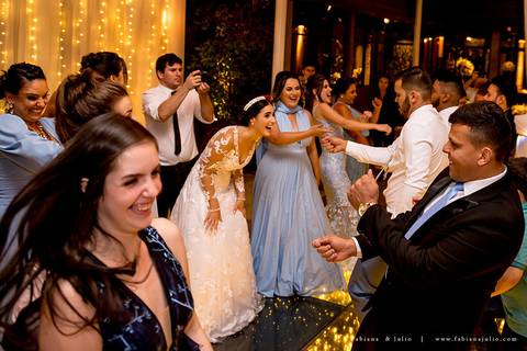 espaço serra do mar, casamento de dia, casamento no campo, mariana assis, maquiadora mariana assis, dia da noiva, vestido wanda brasil, noivo de azul, buque orquideas'