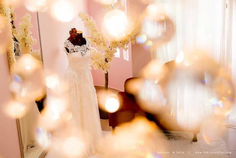 andressa justiniano make, penteado de noiva, dia da noiva, casamento de dia, jardim das orquideas, buquet cacho de uva, maquiagem para noiva, terno azul para noivo, madrinhas em tons pasteis, vestido de madrinha claros,  sapato noivo, padrinhos alegres'