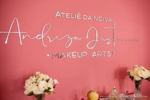 andressa justiniano make, penteado de noiva, dia da noiva, casamento de dia, jardim das orquideas, buquet cacho de uva, maquiagem para noiva, terno azul para noivo, madrinhas em tons pasteis, vestido de madrinha claros,  sapato noivo, padrinhos alegres'