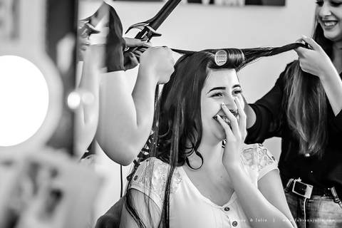 andressa justiniano make, penteado de noiva, dia da noiva, casamento de dia, jardim das orquideas, buquet cacho de uva, maquiagem para noiva, terno azul para noivo, madrinhas em tons pasteis, vestido de madrinha claros,  sapato noivo, padrinhos alegres'