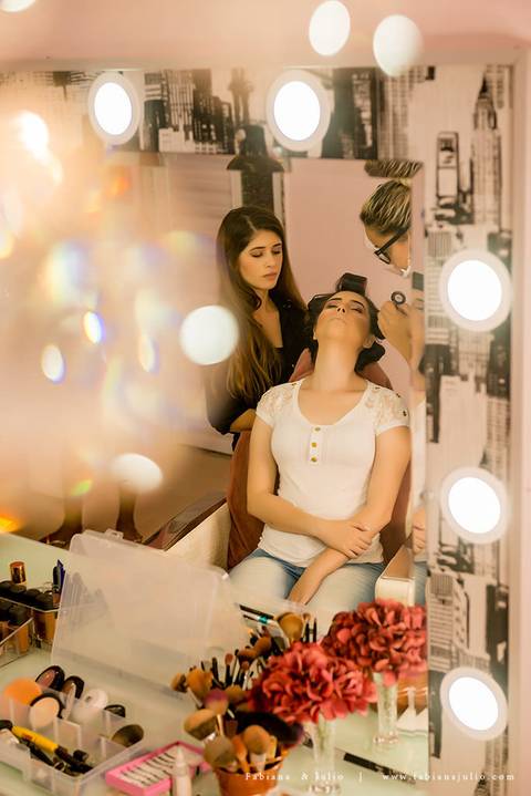 andressa justiniano make, penteado de noiva, dia da noiva, casamento de dia, jardim das orquideas, buquet cacho de uva, maquiagem para noiva, terno azul para noivo, madrinhas em tons pasteis, vestido de madrinha claros,  sapato noivo, padrinhos alegres'