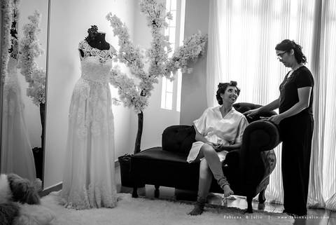 andressa justiniano make, penteado de noiva, dia da noiva, casamento de dia, jardim das orquideas, buquet cacho de uva, maquiagem para noiva, terno azul para noivo, madrinhas em tons pasteis, vestido de madrinha claros,  sapato noivo, padrinhos alegres'