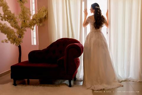 andressa justiniano make, penteado de noiva, dia da noiva, casamento de dia, jardim das orquideas, buquet cacho de uva, maquiagem para noiva, terno azul para noivo, madrinhas em tons pasteis, vestido de madrinha claros,  sapato noivo, padrinhos alegres'