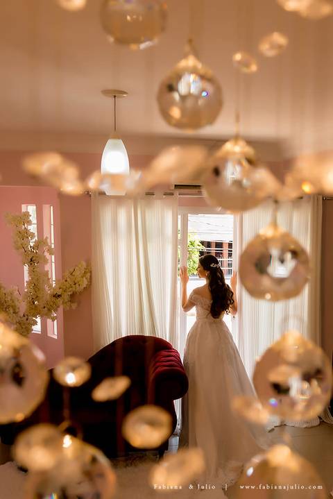 andressa justiniano make, penteado de noiva, dia da noiva, casamento de dia, jardim das orquideas, buquet cacho de uva, maquiagem para noiva, terno azul para noivo, madrinhas em tons pasteis, vestido de madrinha claros,  sapato noivo, padrinhos alegres'