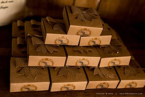 andressa justiniano make, penteado de noiva, dia da noiva, casamento de dia, jardim das orquideas, buquet cacho de uva, maquiagem para noiva, terno azul para noivo, madrinhas em tons pasteis, vestido de madrinha claros,  sapato noivo, padrinhos alegres'