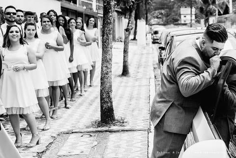 andressa justiniano make, penteado de noiva, dia da noiva, casamento de dia, jardim das orquideas, buquet cacho de uva, maquiagem para noiva, terno azul para noivo, madrinhas em tons pasteis, vestido de madrinha claros,  sapato noivo, padrinhos alegres'