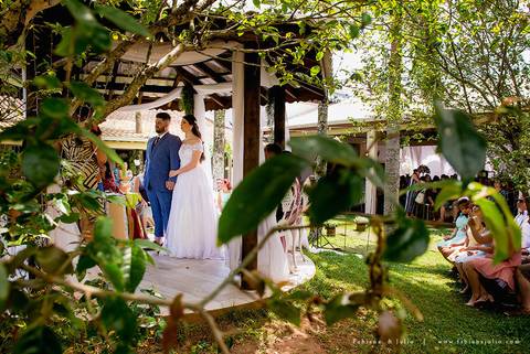 andressa justiniano make, penteado de noiva, dia da noiva, casamento de dia, jardim das orquideas, buquet cacho de uva, maquiagem para noiva, terno azul para noivo, madrinhas em tons pasteis, vestido de madrinha claros,  sapato noivo, padrinhos alegres'