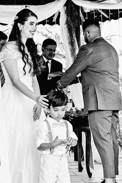 andressa justiniano make, penteado de noiva, dia da noiva, casamento de dia, jardim das orquideas, buquet cacho de uva, maquiagem para noiva, terno azul para noivo, madrinhas em tons pasteis, vestido de madrinha claros,  sapato noivo, padrinhos alegres'