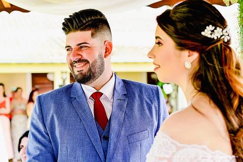 andressa justiniano make, penteado de noiva, dia da noiva, casamento de dia, jardim das orquideas, buquet cacho de uva, maquiagem para noiva, terno azul para noivo, madrinhas em tons pasteis, vestido de madrinha claros,  sapato noivo, padrinhos alegres'