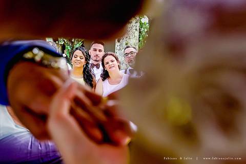 andressa justiniano make, penteado de noiva, dia da noiva, casamento de dia, jardim das orquideas, buquet cacho de uva, maquiagem para noiva, terno azul para noivo, madrinhas em tons pasteis, vestido de madrinha claros,  sapato noivo, padrinhos alegres'